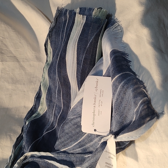 CHRISTOPHER and BANKS scarf - Picture 4 of 4